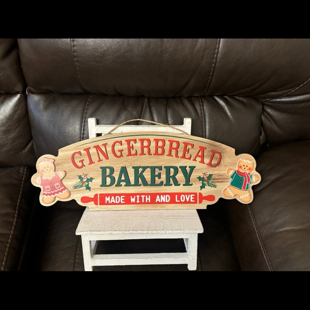 Gingerbread Bakery Sign with Gingerbread Figures